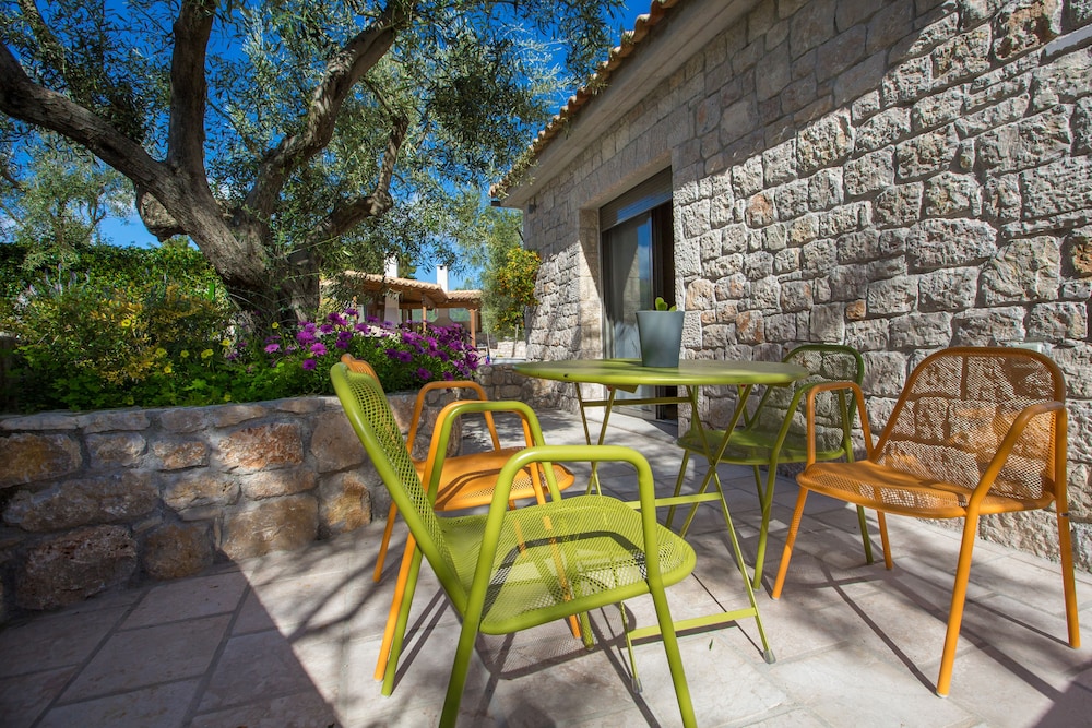 Anthemion Suites & Villas