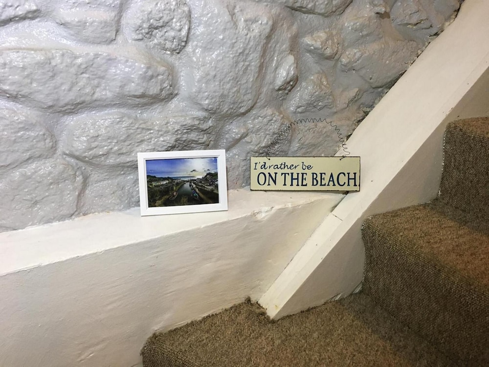 Wonderfully Cosy 3BD Home in the Heart of Cornwall view 2