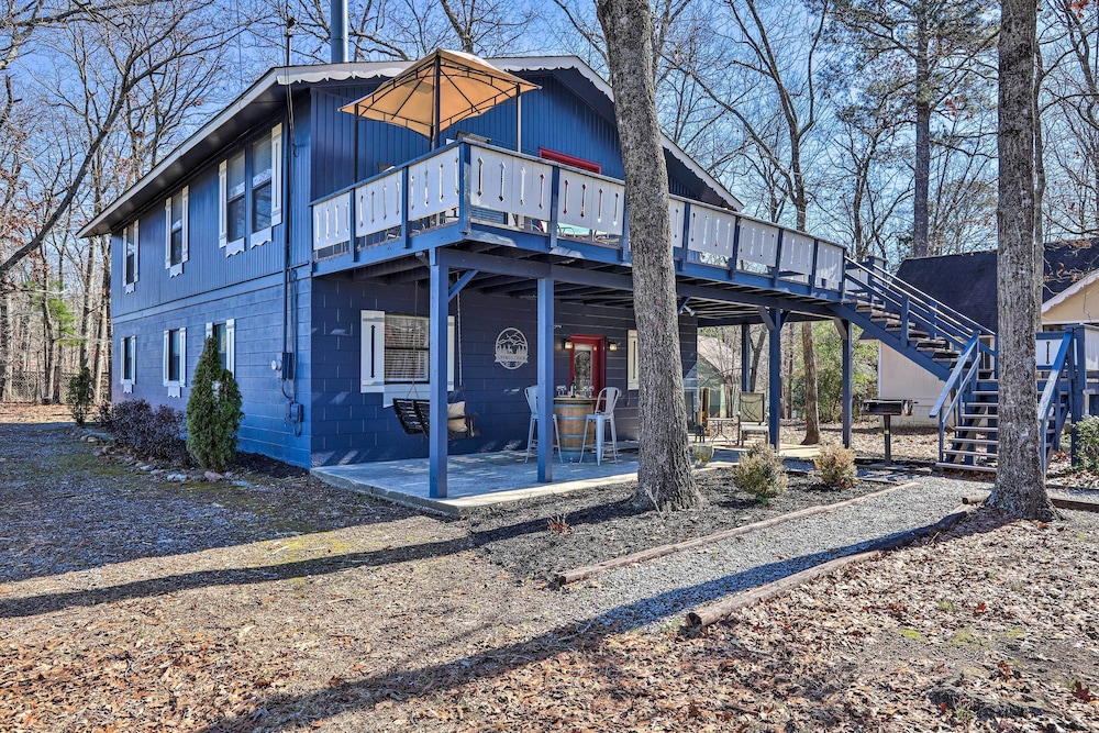 Cozy Caymus Cabin ~ 3 Miles to Callaway Gardens! view 2