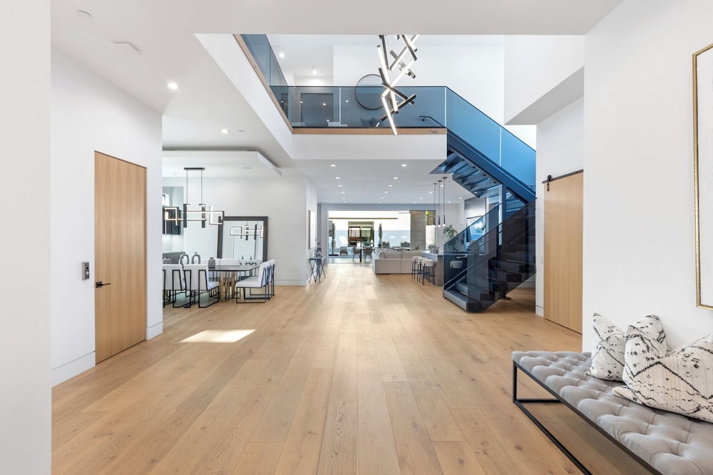 Melvin - Modern Contemporary Estate w/ Backyard + Pool & Spa