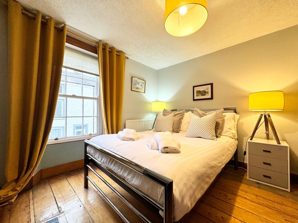 Old Locksmith Cottage Sleeps 6 - Pets Welcome
