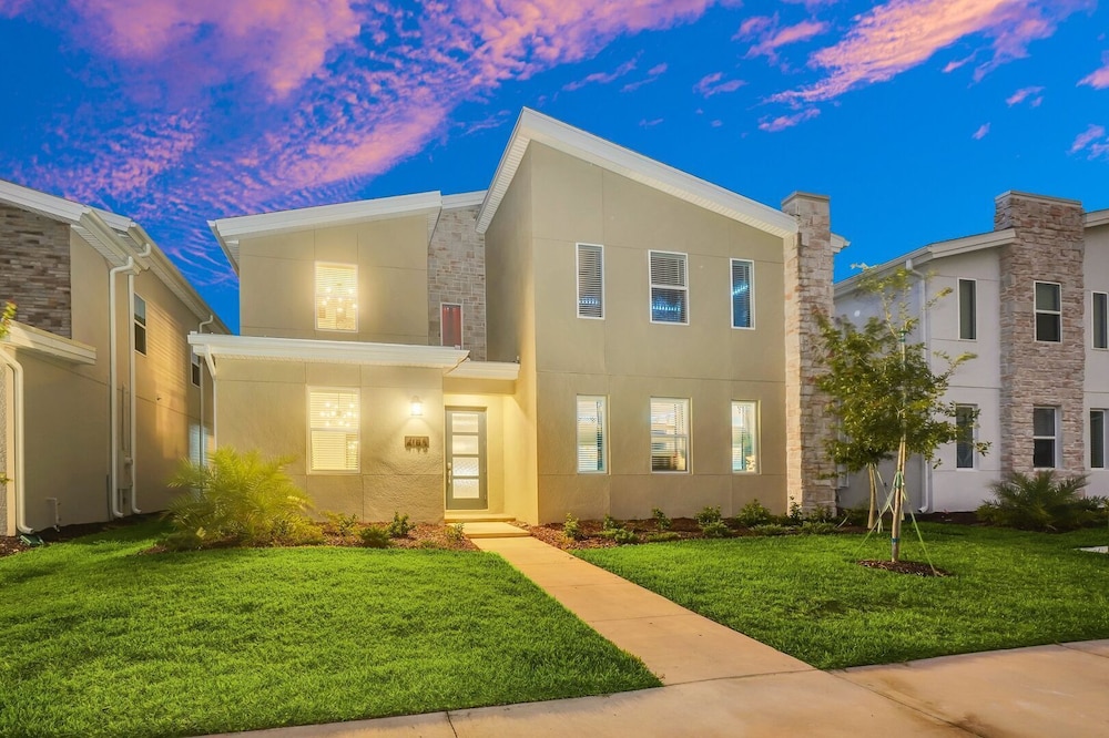Serenity Lakeview Retreat Stunning Water Views, No Rear Neighbors, Private Pool, Game Room & Star Wars Cinema