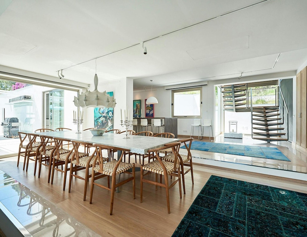 Super Villa With Swimming Pool
