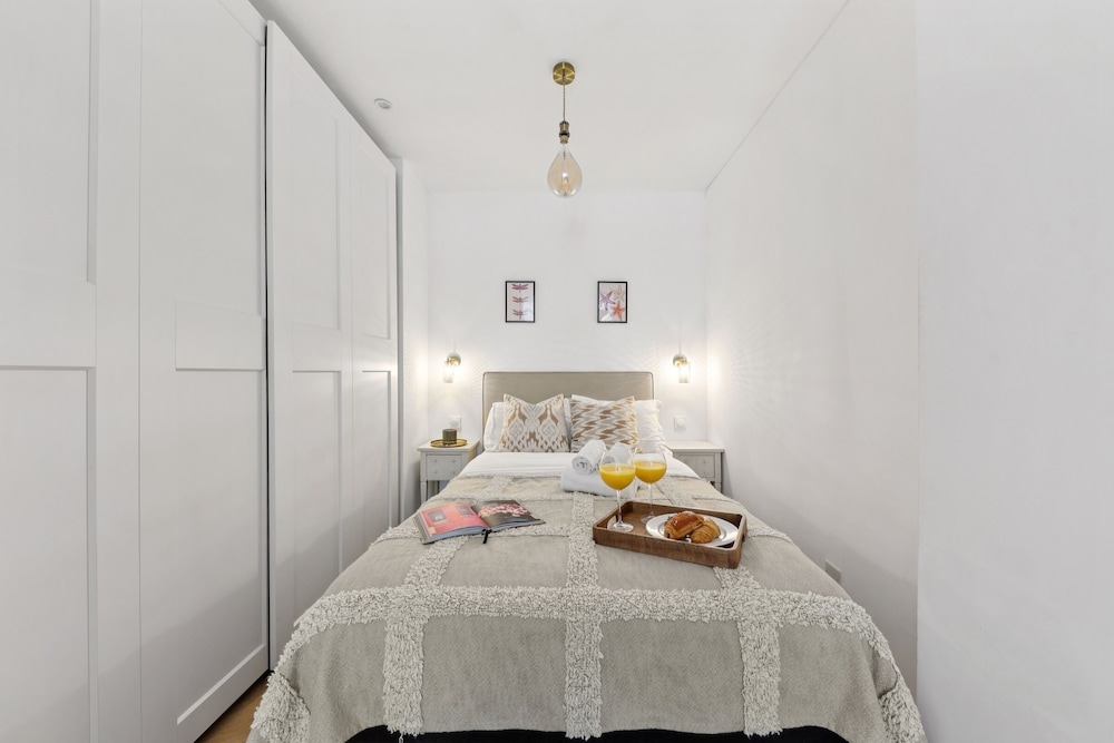Classy 1BR - Elysee & Madeleine Area