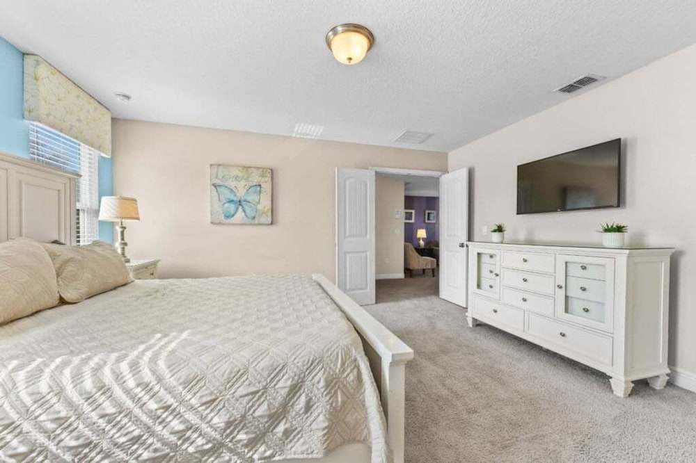 Spacious 5-Bedroom Resort Pool Home with Lake View 5 Villa