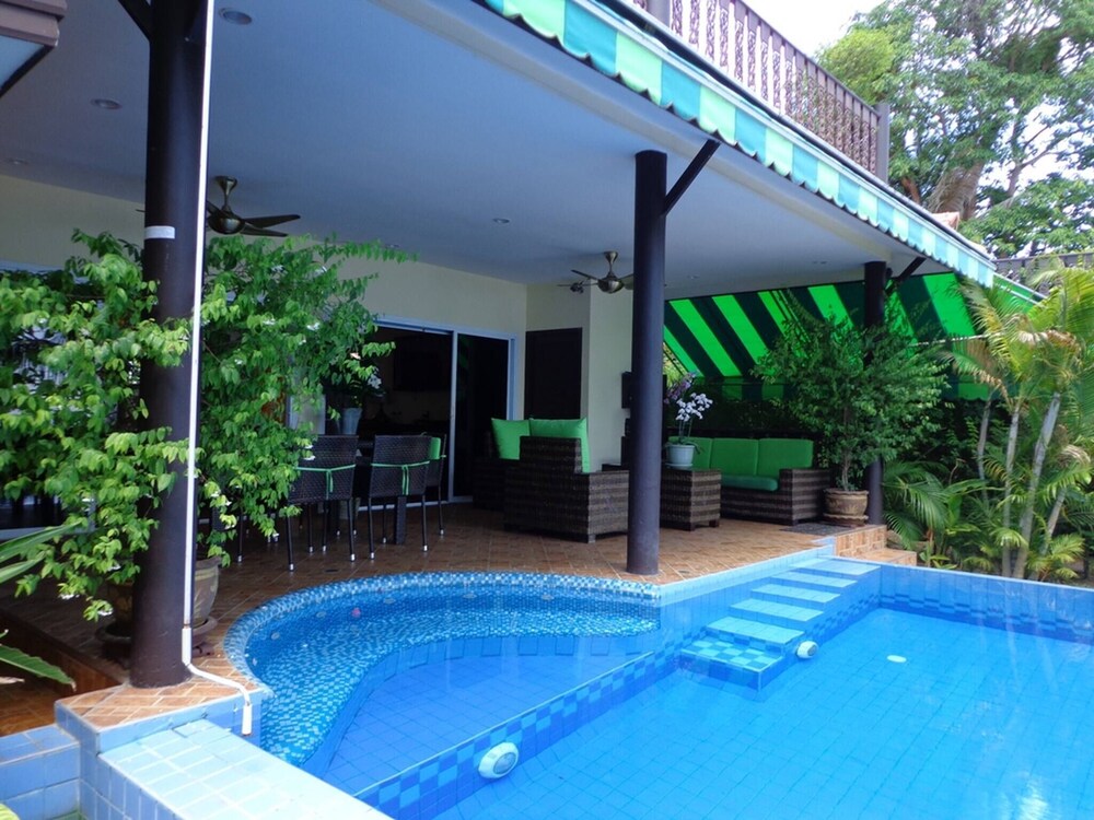 Beachfront Oasis With Private Pool and Jacuzzi on Samui's Bang Por Beach