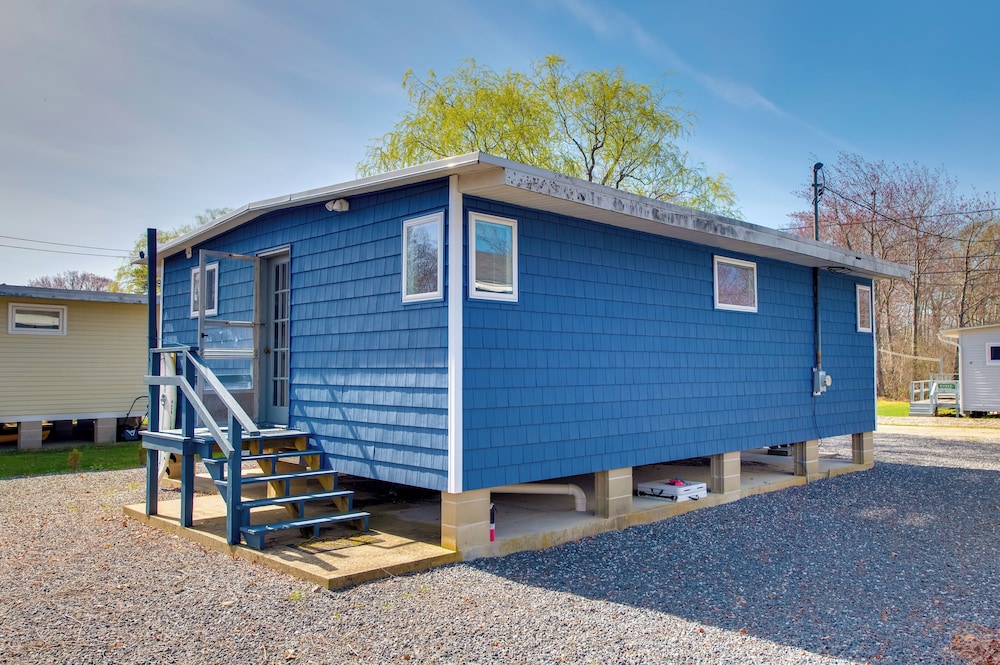 Near Beach & Downtown: York Cottage w/ Yard!