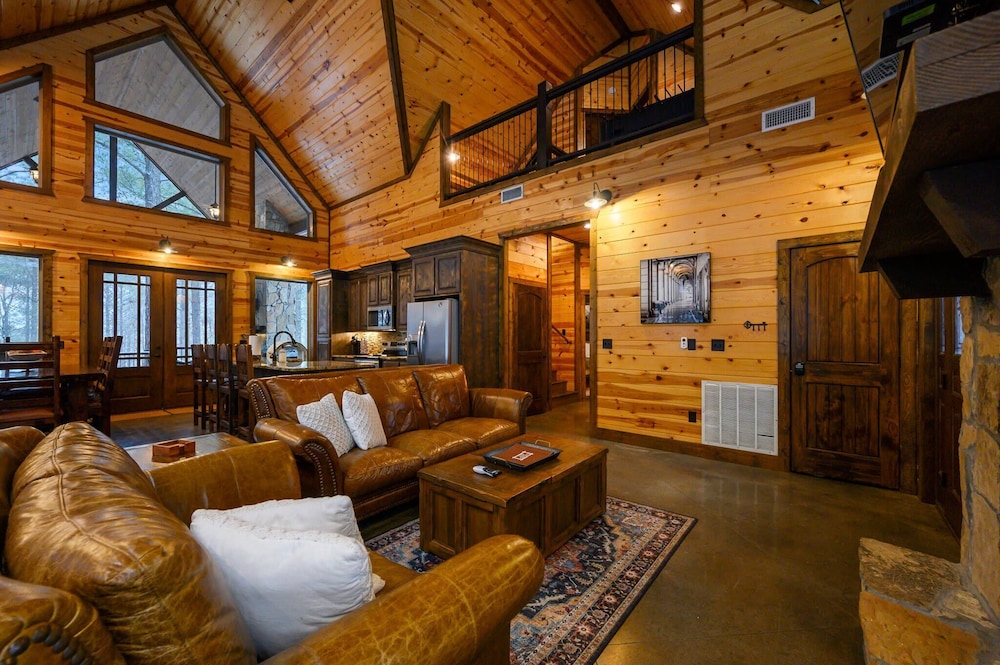 Cabin Vibe - Bunkroom - 3 King - Firepit - Shuffleboard