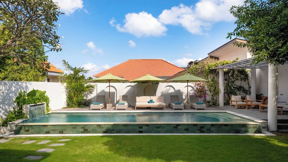 Luxurious Family 6 Br Villa in Seminyak Breakfast Include view 5