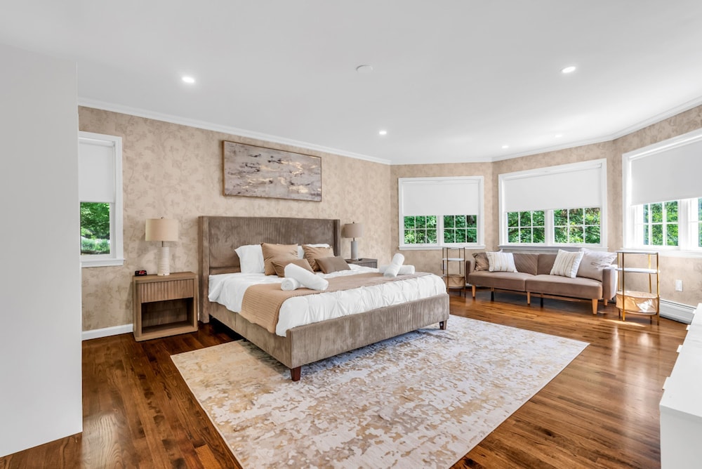 Cozy Family Retreat With Great Views and Game Room