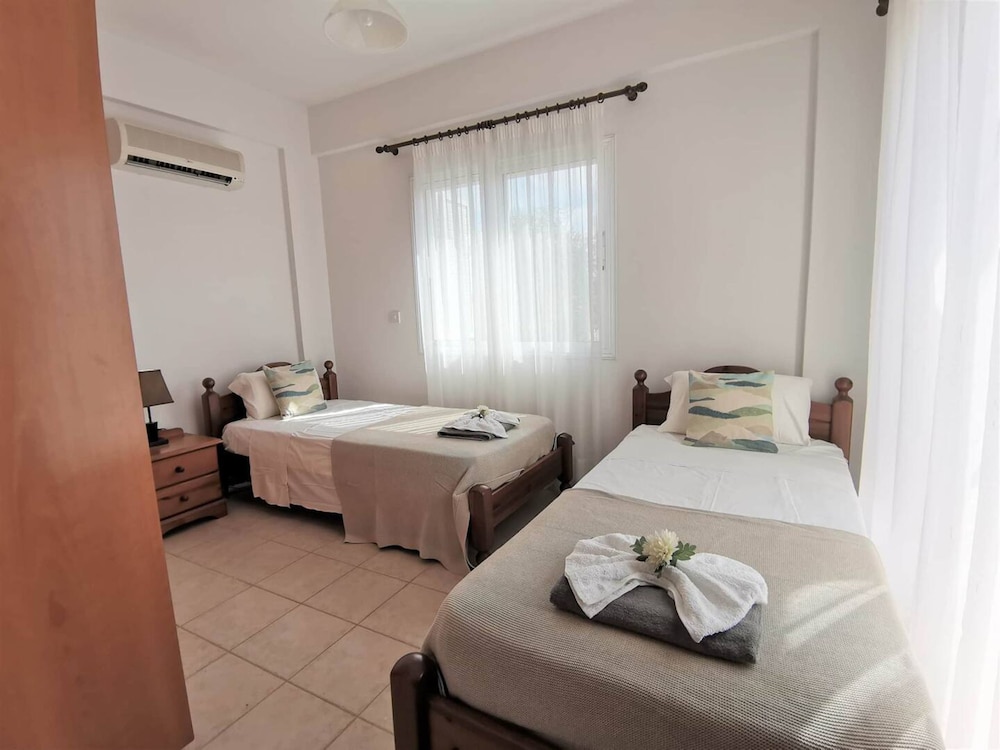 Sobella Villa - 3 Bedroom Villa With 10 x 4 Pool