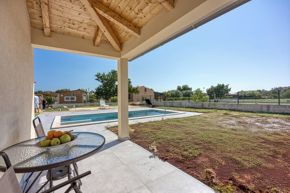 Cozy Holiday Home With Pool