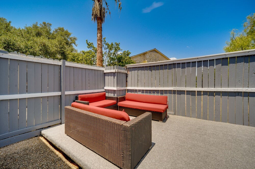 Dog-friendly Texas Retreat w/ Fireplace  Grill! - Property Image 10