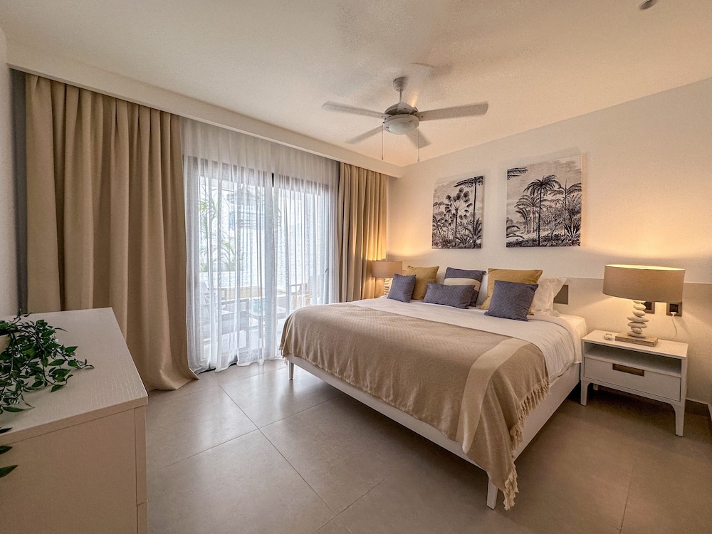 Luxury 3 Bedroom Apartment at the Beach