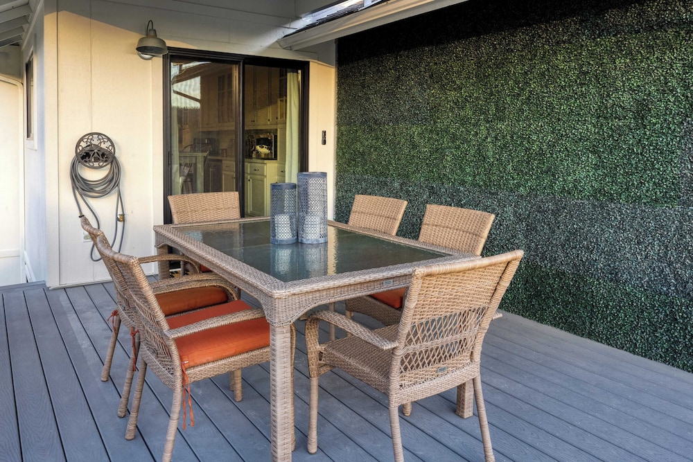 Terrace Hill Modern Paso Robles Escape Near Wineries, Dining, and Hot Springs