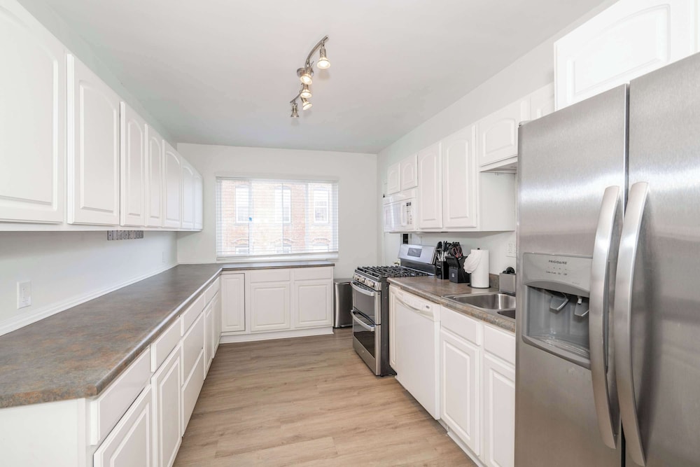 The Grand Elm Suite 1 Sleeps 4