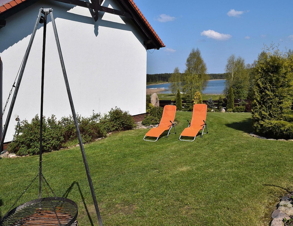 Holiday Home at the Lake in Kiedrowice
