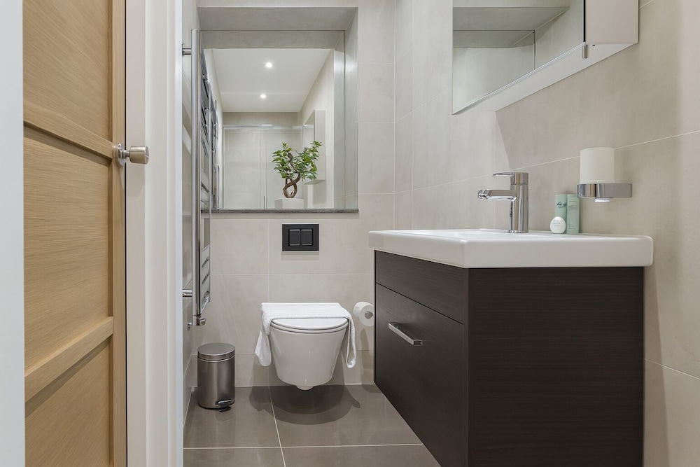 Modern Studio Flat in Hammersmith