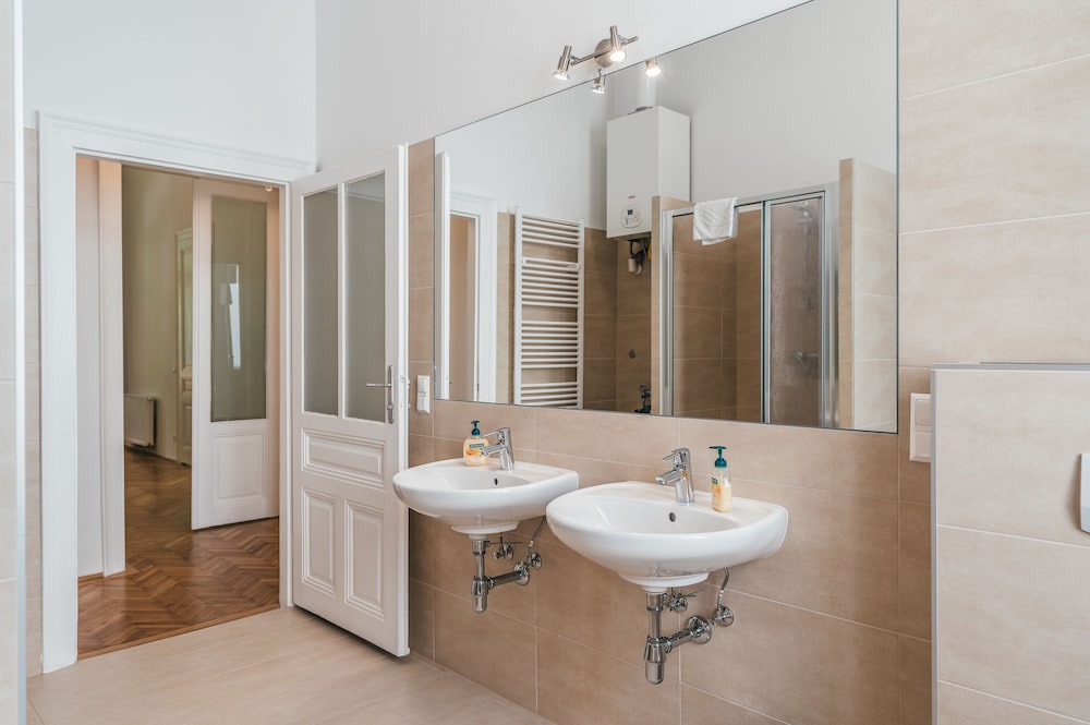 Duschel Apartments Imperial Living