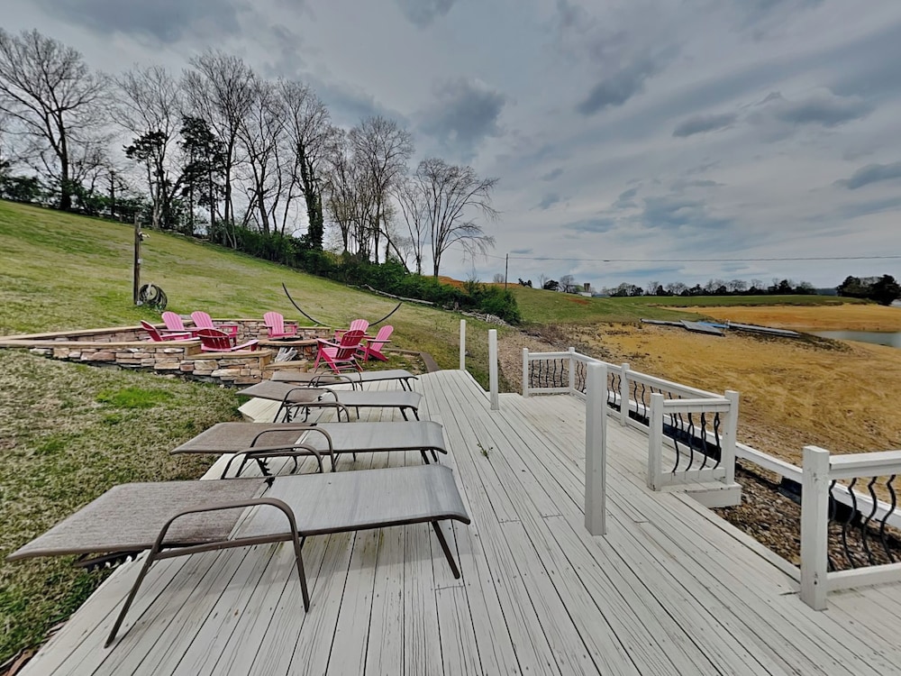 Sunset Cove by Jackson Mountain Rentals