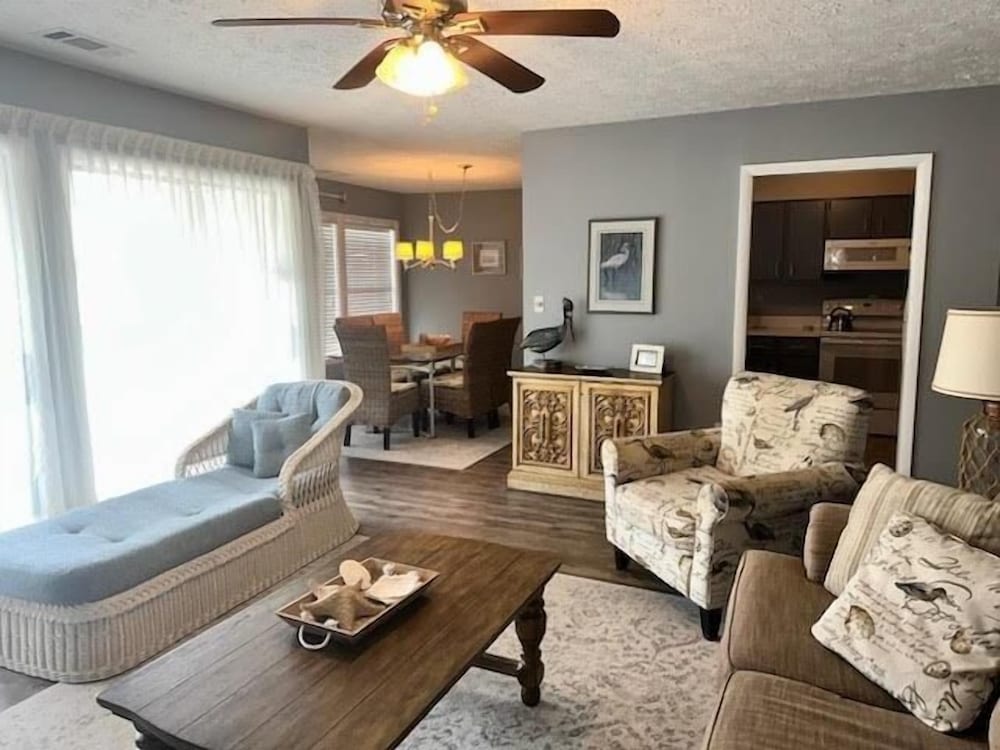 Sea Grove 2 Bedroom Condo by Redawning