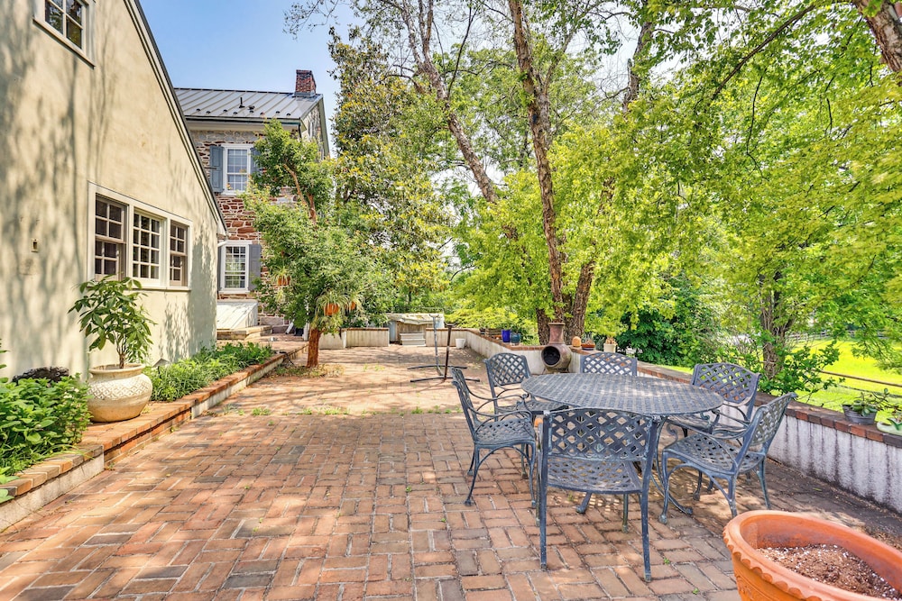8 Mi to Reading: Spacious Farmhouse Retreat!