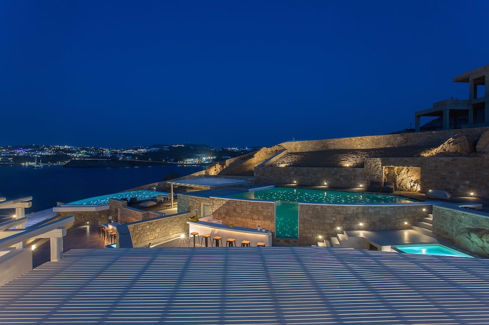 Villa Sapphire 6BR Hot Tub & Pool Ornos