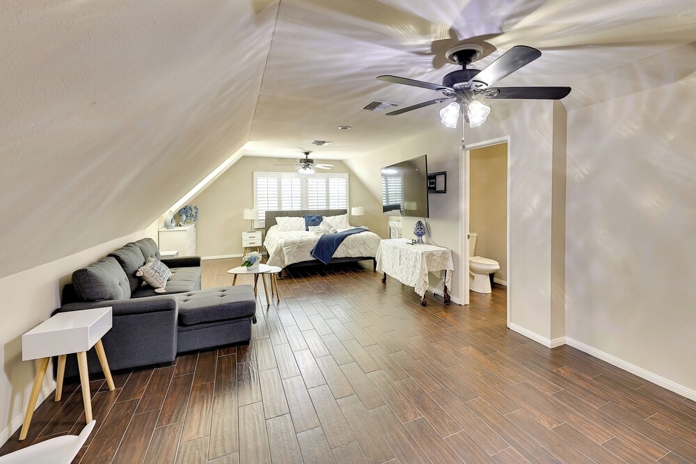 4 Mi to Dtwn: Riverside Gem w/ Pool & Game Room
