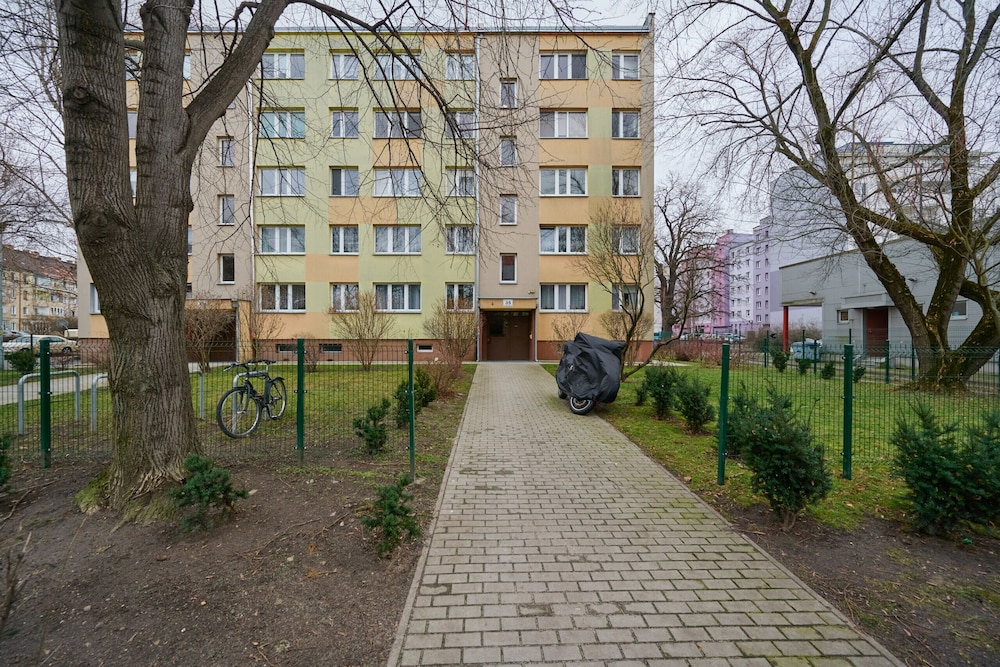 Zegadłowicza Riverside Studio by Renters view 4
