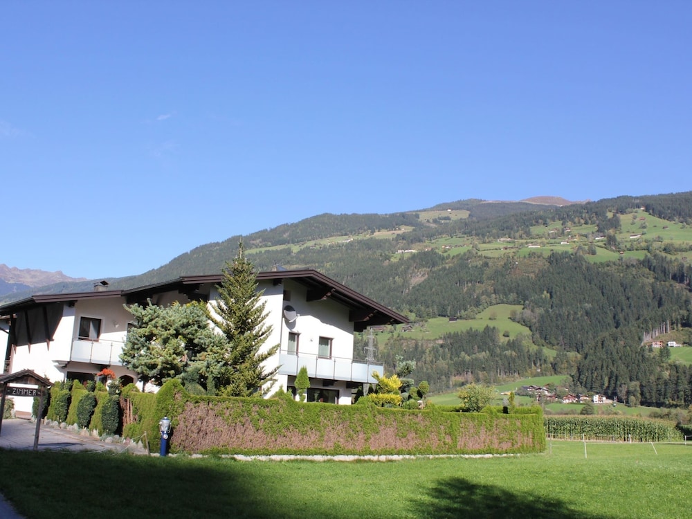 Cozy Apartment in Aschau im Zillertal near Ski Lift