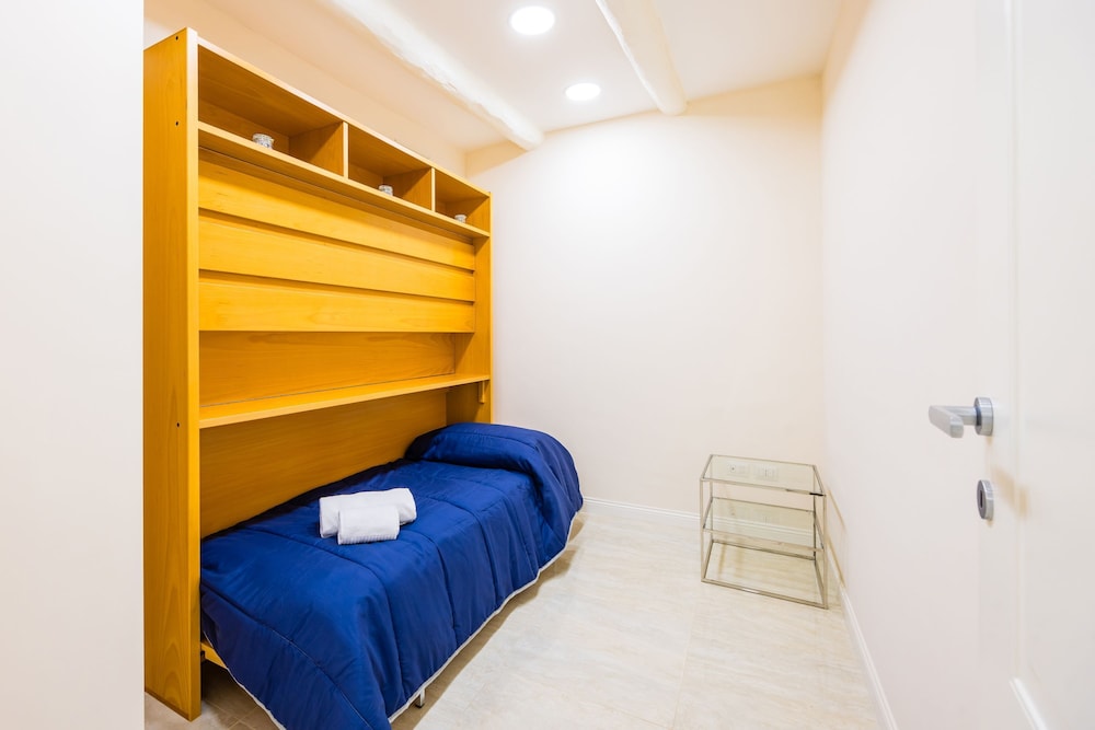 Palazzo Maddaloni Sweet Home By Napoliapartments