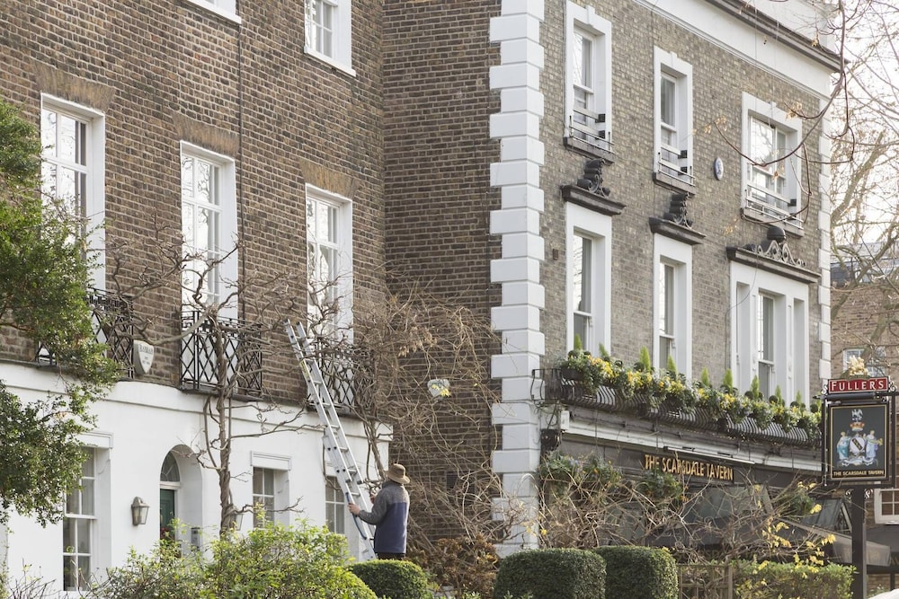 Warwick Gardens II by Onefinestay