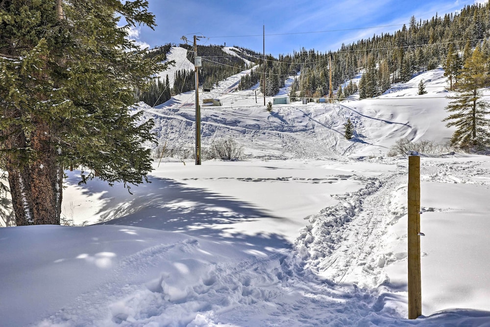 Mountainside Winter Park Ski Home w/ Hot Tub view 5