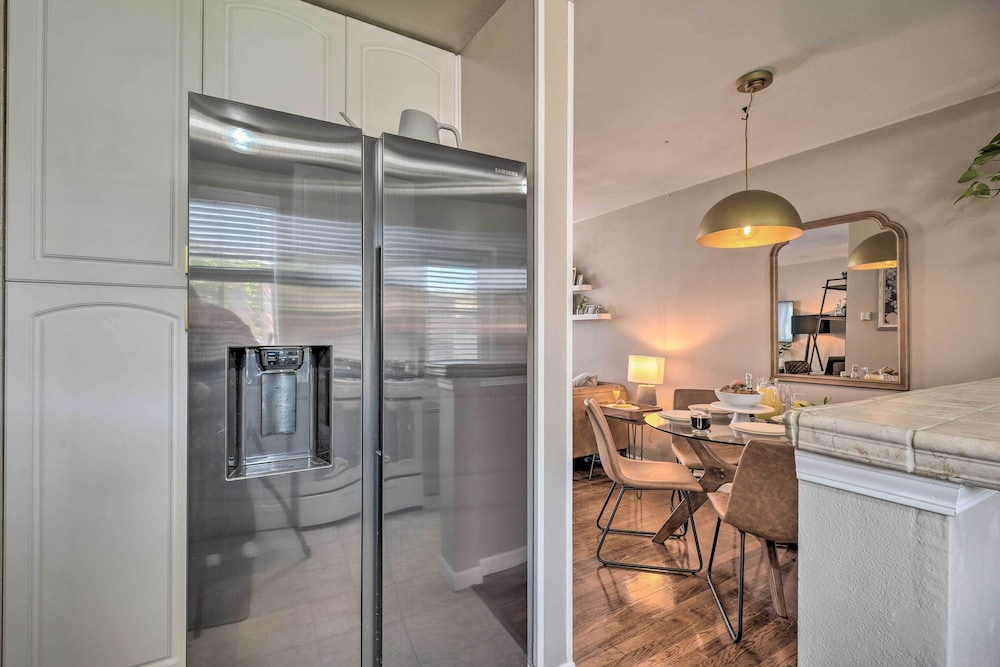 Burbank Vacations - Stylish Modern Burbank Gem w/ Private Yard! - Property Image 14