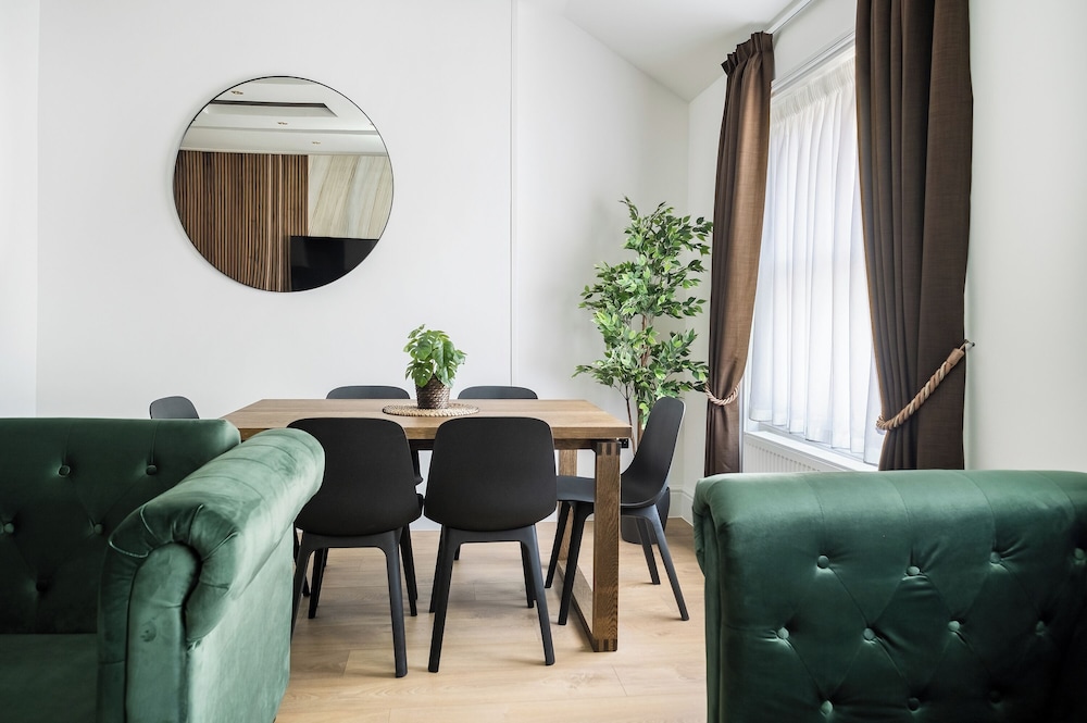 Luxury Large Apartment in Central London