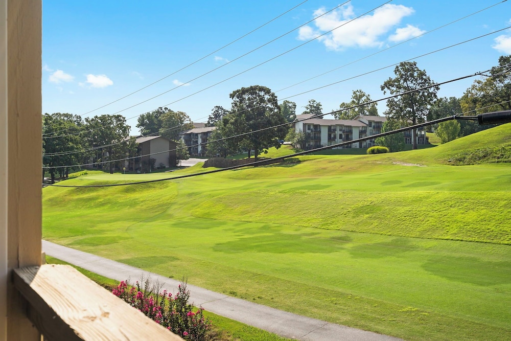 Tee Time on Turnberry Surrounded by the Shore of Lake Taneycomo