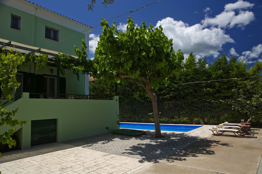 Anthemis Luxury Villas