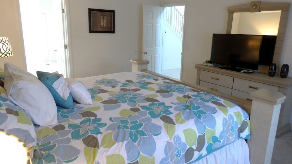 5 Beds With Private Pool Near Disney Parks 4703 5 Bedroom Home by RedAwning - Image 4