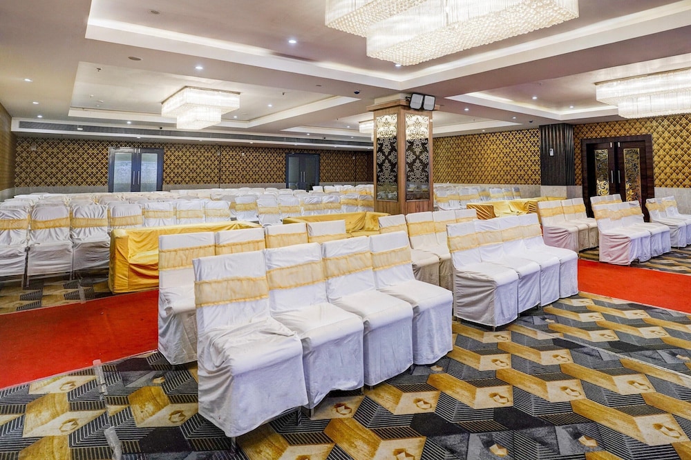 Super Townhouse PBG Mall Vashi