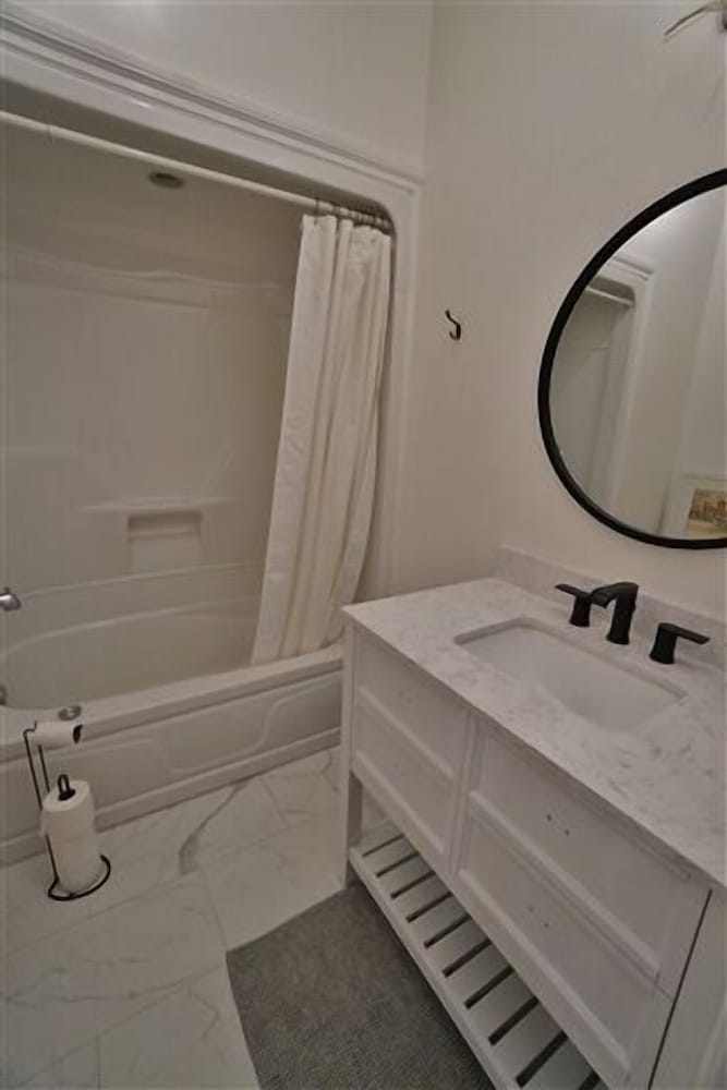 487 Bay Lake 4 Bedroom Cottage