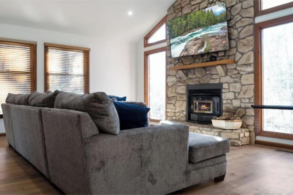 Cozy and Comfy with Lake Access