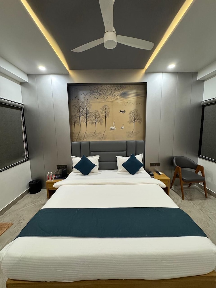 Hotel The Premier Dwarka