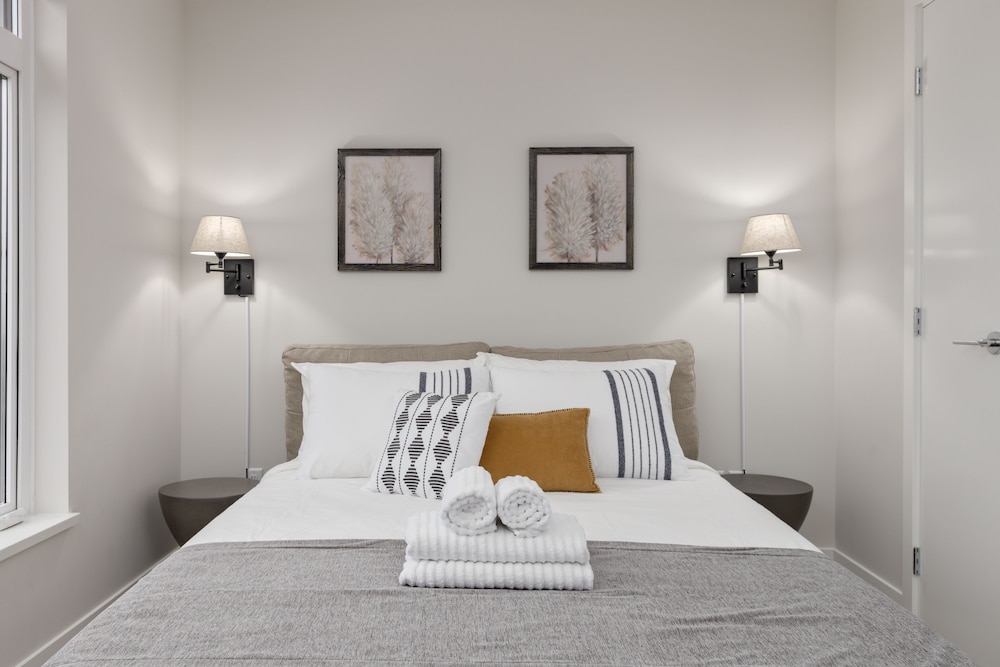 7476 Granville St - Image 4