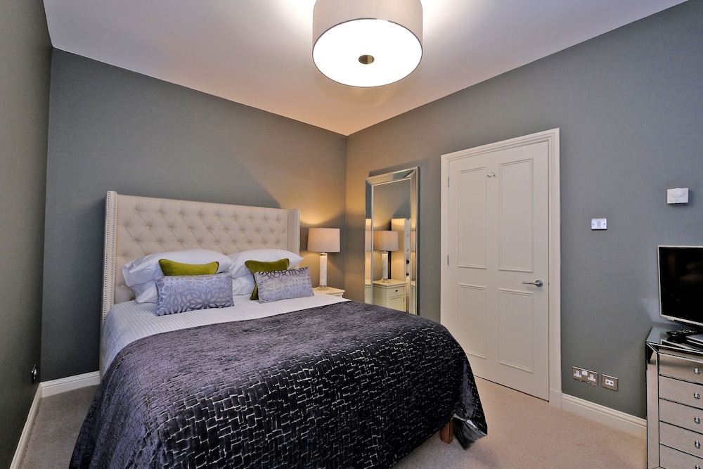 Chic and Contemporary Aberdeen Home Near to Hazlehead Park view 2