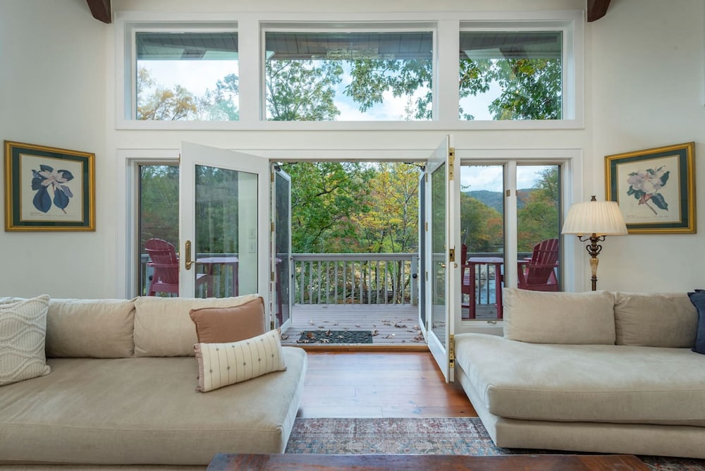 Riverfront Sanctuary Your Mountain Getaway