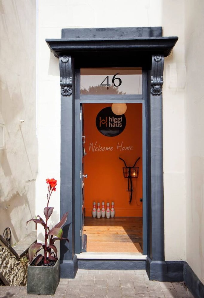 Higgihaus 46 Sleeps 5  Monday - Friday