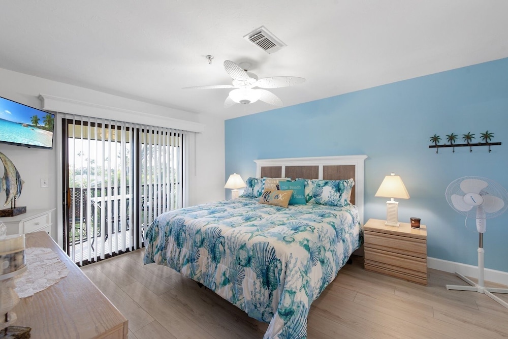 Gulfwatch 214 2 Bedroom Home by RedAwning view 3