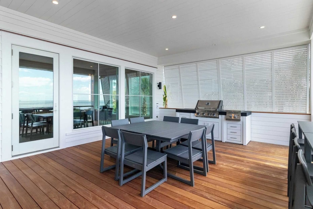 712 Ocean Blvd by Avantstay New Construction w/ Pool, Game Zone, Private Beach Access, and Oceanfront Views