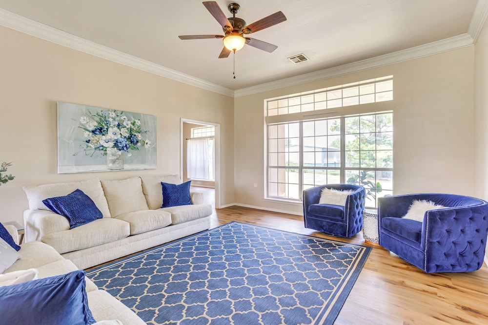 < 1 Mi to Oak Tree National: Cozy Getaway!
