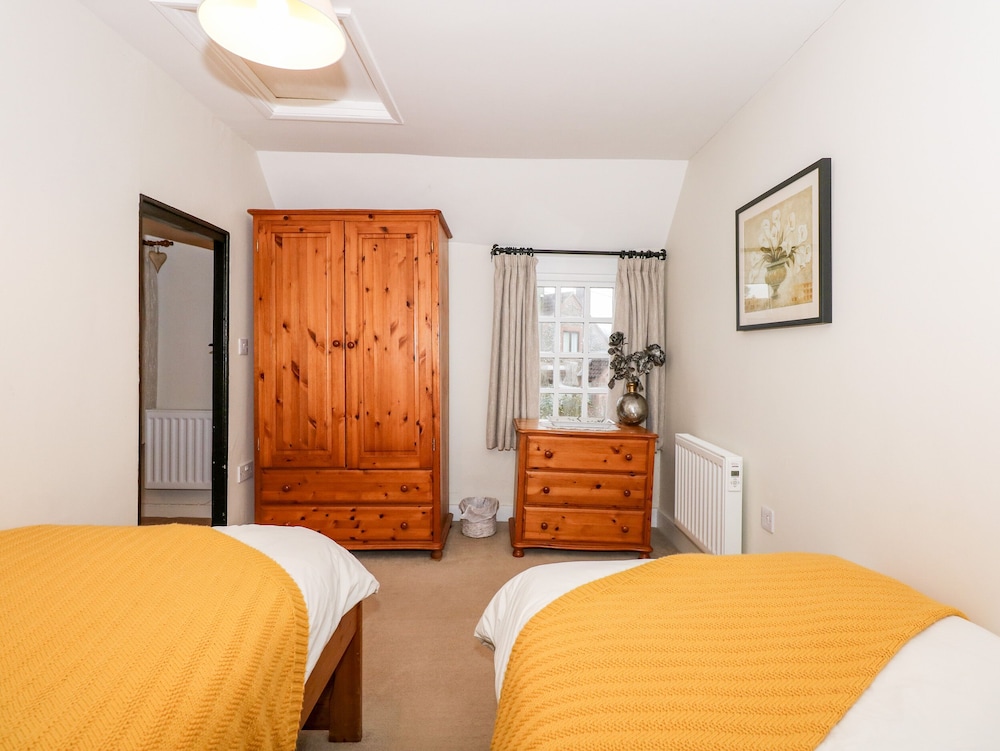 Hollyhedge Cottage view 5